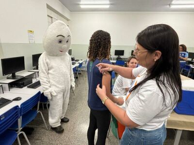 Imagem da notícia Chapadão do Sul e Coxim estão entre as cidades que mais vacinaram estudantes em MS